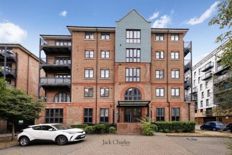36 Bridleway House, TN9 1FJ 003.jpg