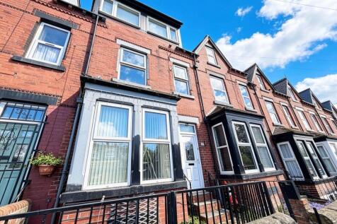 Well-presented four-bedroom family home available Now, located in the popular LS11 0DQ area. The property features four well-proportioned bedrooms, a spacious living area, modern fitted kitchen and ne