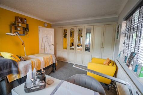 Bedroom 1 (2)