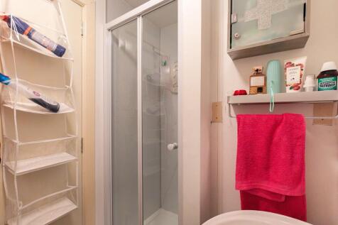 BathroomAngle2 - ...