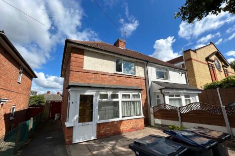 ** Zero Deposit Guarantee Available **
**THREE BEDROOMS** *UNFURNISHED** **STREET PARKING**