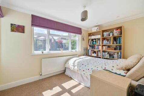 16 craddocks bedroom 3.jpg