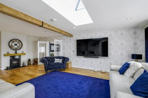 Lounge/Sitting Room