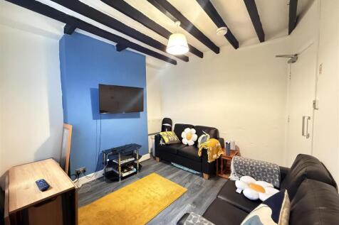 3 Bedroom House in LL57 2EY