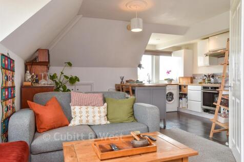 Lounge/ Kitchen