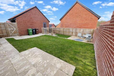 79 Shelduck Avenue - Garden.jpg