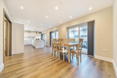 1385899-23-69272e...