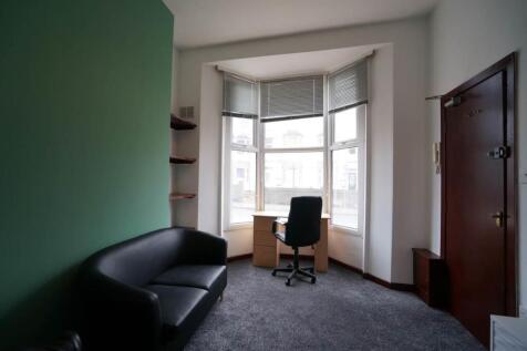 1 Bedroom Flat in LL57 2EU