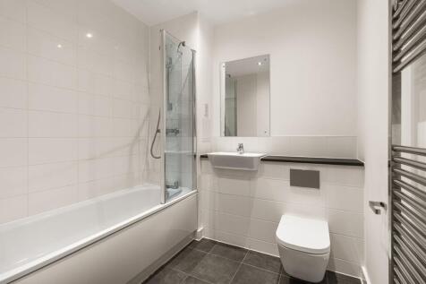 Experience luxury in this elegantly designed bathroom, perfect for relaxation and rejuvenation.