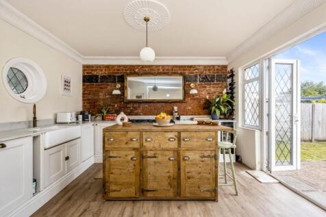 Carden Avenue 169 KITCHEN.jpeg
