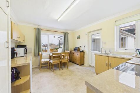 Kitchen/ Dining Room