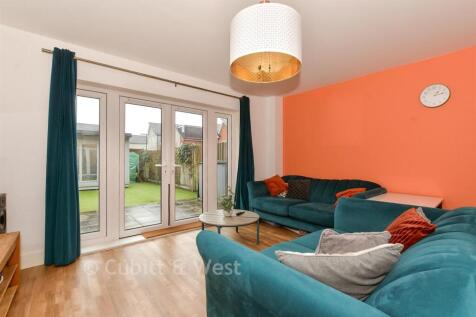 Lounge/Dining Room.