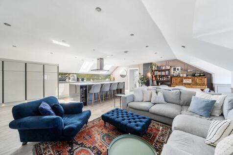 Sitting/dining room