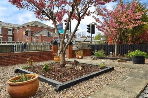 FRONT GARDEN.jpg
