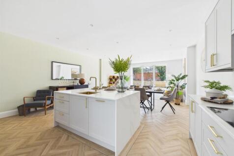 KITCHEN/FAMILY ROOM