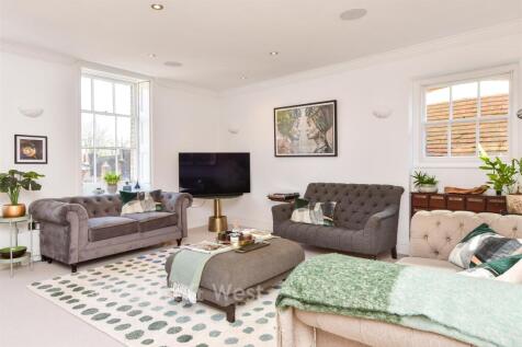 Kitchen/ Living Room