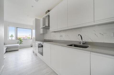 Kitchen/Reception Ro