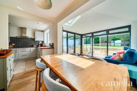 Kitchen/ Dining Room
