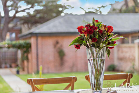 8664270-exteriorW...