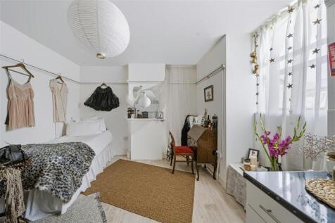 Studio Room