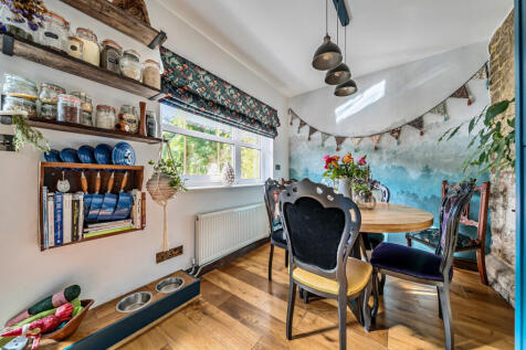 1349813-3-68c1482...