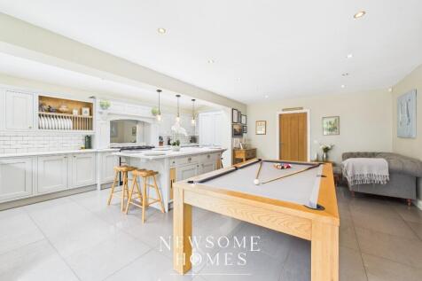 Kitchen/ Dining Room