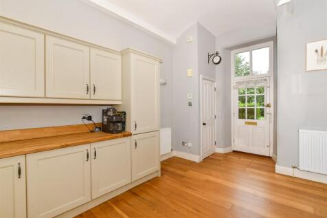 Kitchen/ Breakfast Room