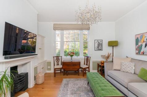 0T4CDHS - Living Room E.jpg
