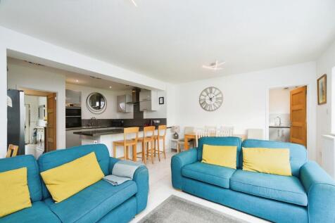 Lounge / Kitchen