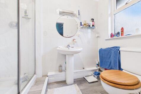 en-suite shower room