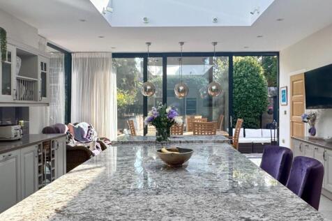 Apartment 1 - Kitchen/Dining Room