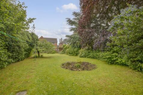 38 Wycombe Road, HP15 6RY-21.jpg