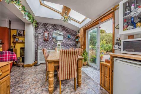 59 Woodfield Avenue, Drayton-Small-PorticoMarketin