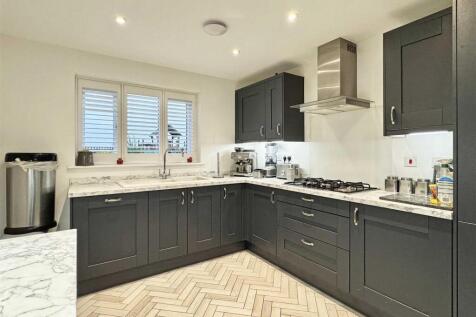 Kitchen b.jpg