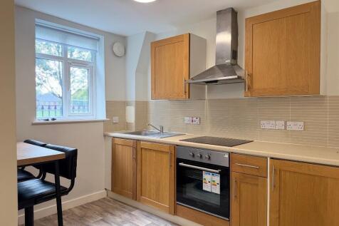 Onward Homes are delighted to offer this modern 1-bedroom ground floor apartment in Brian Redhead Court. Featuring a modern kitchen, bathroom, and flexible second bedroom/study. Close to Manchester ci
