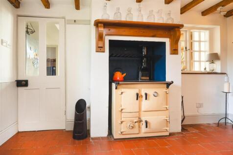 10 Main Street, Newton Burgoland