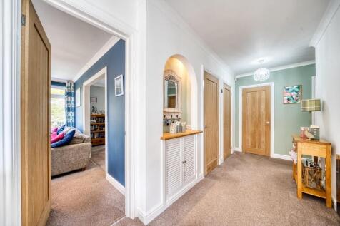 21 - entrance hall.jpeg