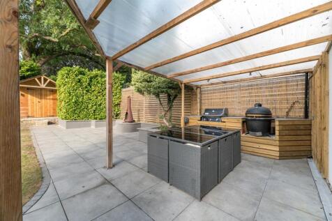 Covered Patio & Outside Kitchen
