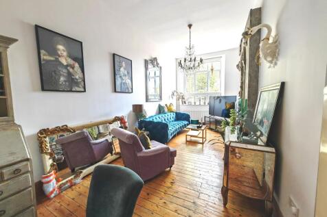 Lounge/Dining Area &amp; Kitchen