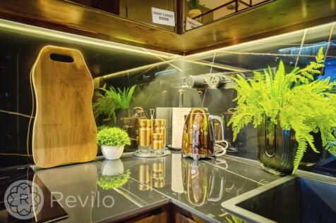 Kitchen /Dining Area