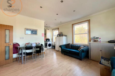 WhatsApp Image 2025-10-06 at 16.55.51 (4).jpeg