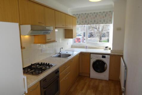 FITTED KITCHEN