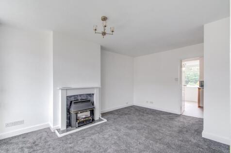 Available now a well-presented three-bedroom semi-detached home, positioned in Longbridge. Offering a versatile layout, generously sized rooms, two double bedrooms and swift access to local amenities.