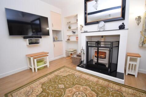 Main House - Living Room (4).JPG