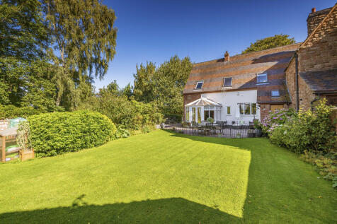 Rear Garden towar...