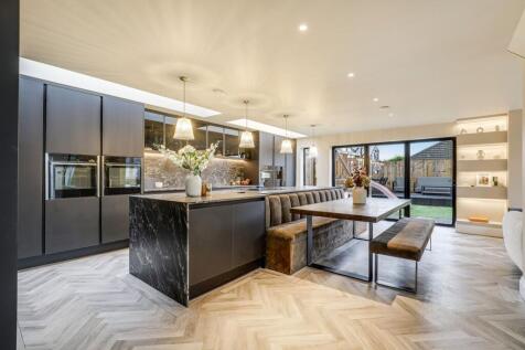 Open Plan Kitchen, Dining & Living Area