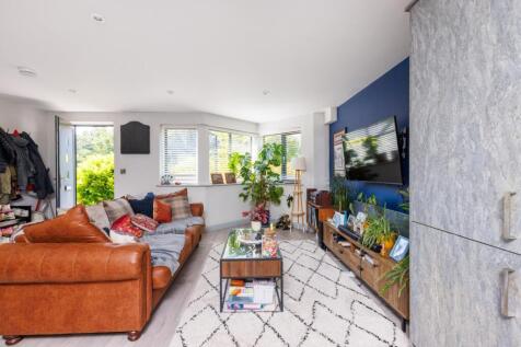 Flat 3 Avon VIew, Crews Hole Road-7.jpg