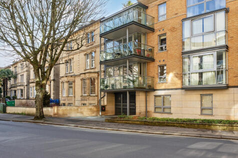 Entrance & Balcony