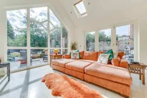 KITCHEN, SITTING ROOM AND LOUNGE/DINING ROOM