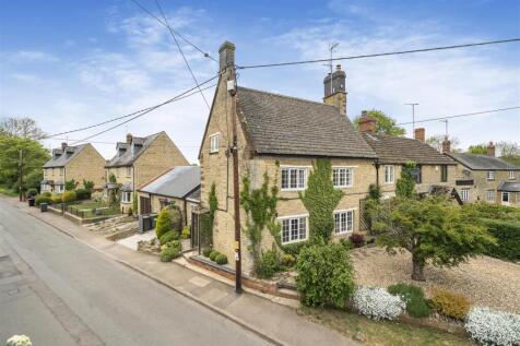 Ivy House, 10 Station Road, Helmdon (5).jpg